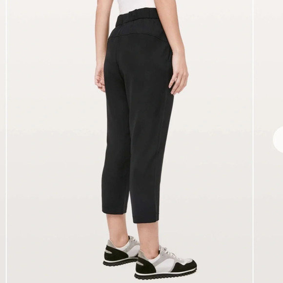 Lululemon On The Fly Crop *Woven 23” Pants -Black (4) - Picture 2 of 9
